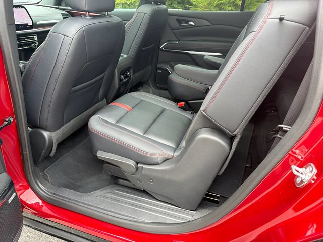 Used 2025 Chevrolet Traverse RS AWD/4WD image 21