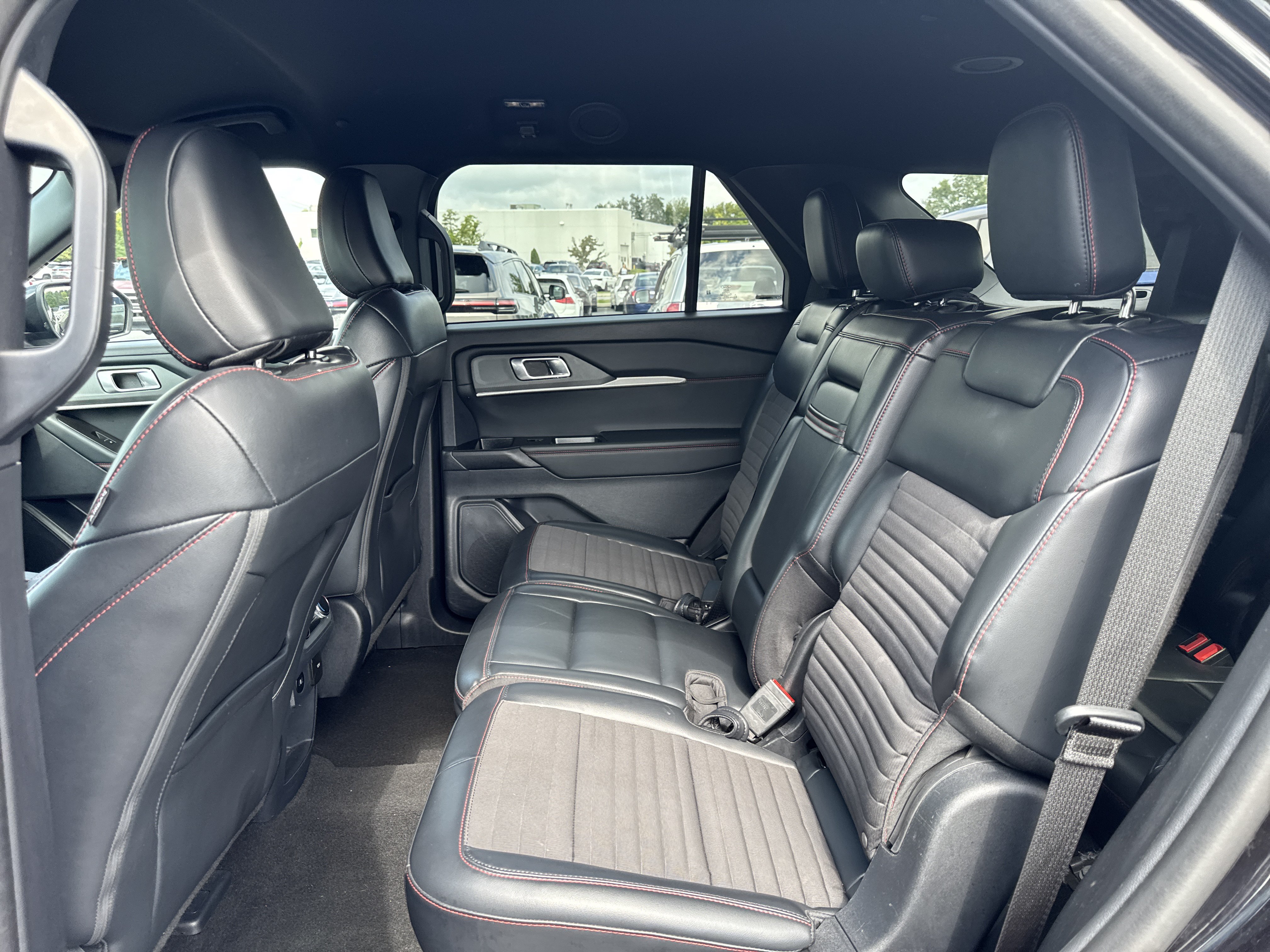 Used 2025 Ford Explorer ST-Line w/ ST-Line Street Pack AWD/4WD image 20