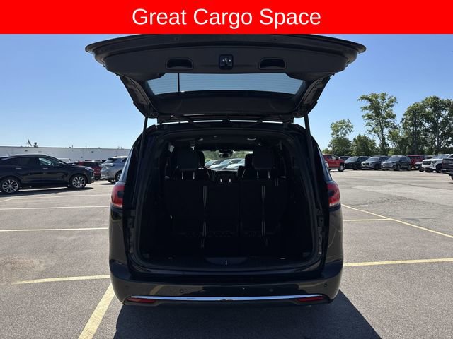 Used 2025 Chrysler Pacifica Select FWD image 24