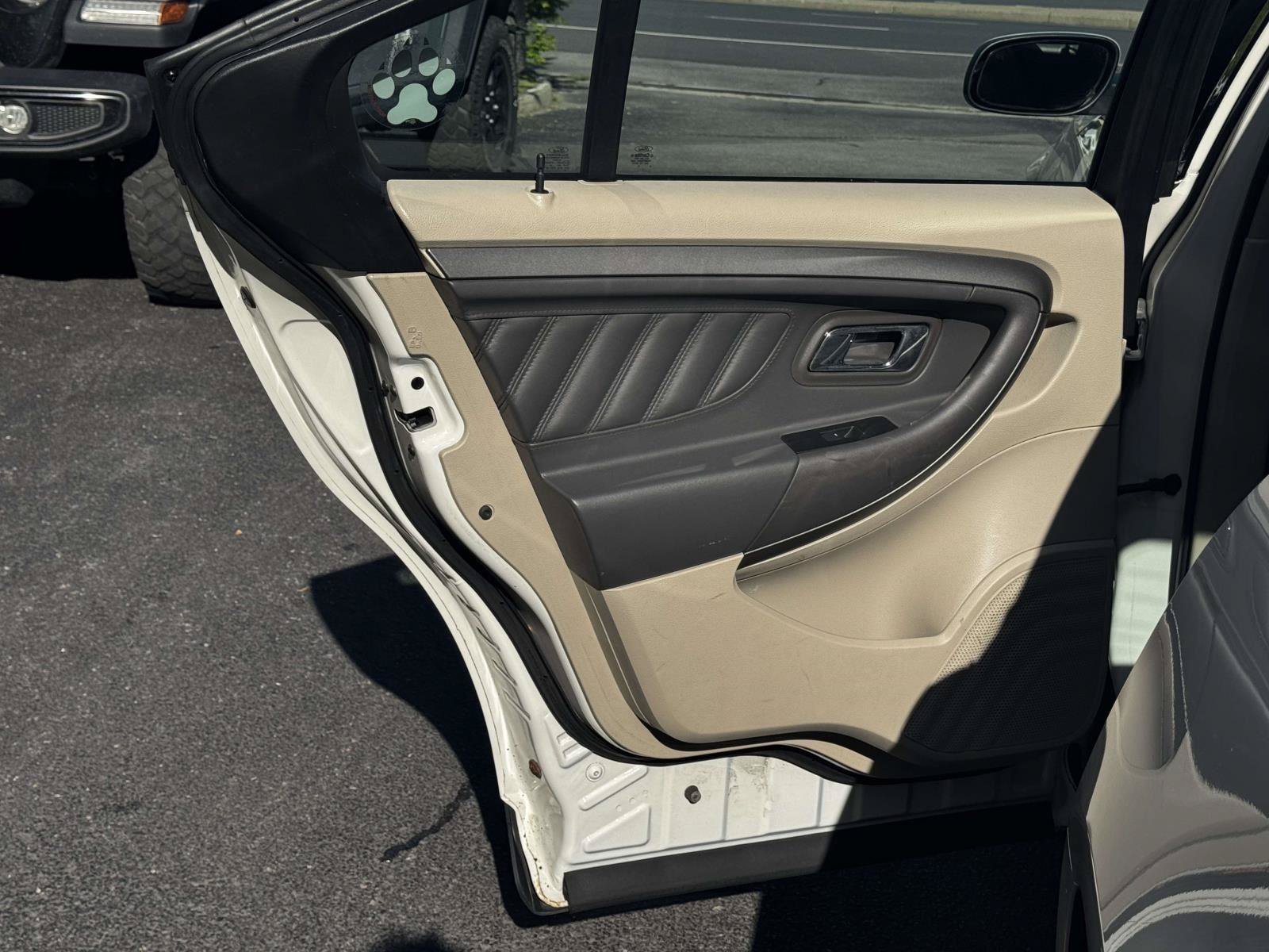 Used 2010 Ford Taurus SEL FWD image 11
