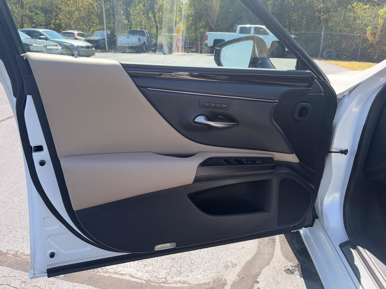 Used 2019 Lexus ES 350 w/ Accessory Package FWD image 10