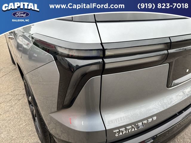 Used 2025 Chevrolet Traverse High Country image 15