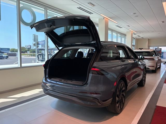 Used 2026 Lincoln Nautilus Reserve AWD/4WD image 16