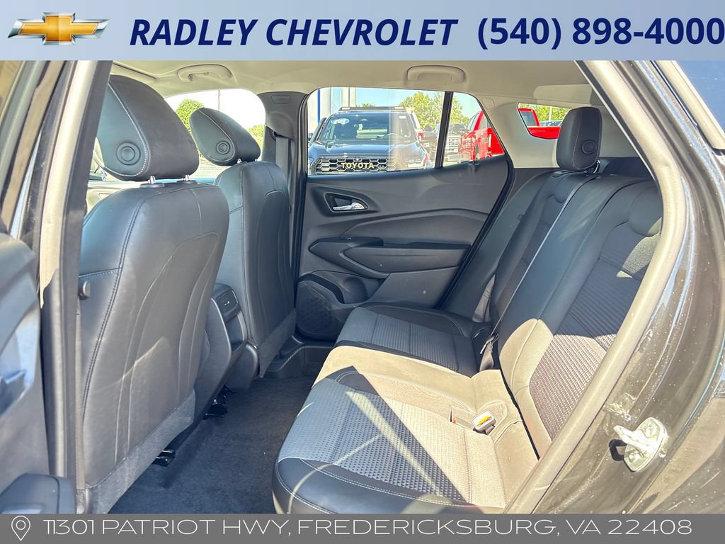 Certified 2025 Chevrolet Trax LT w/ LT Convenience Package FWD image 12