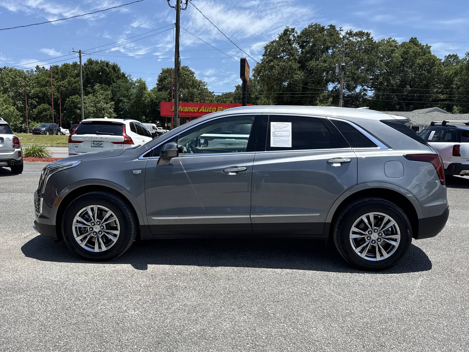 Used 2021 Cadillac XT5 Premium Luxury FWD image 2