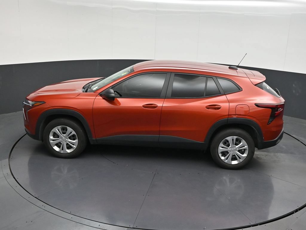 Used 2024 Chevrolet Trax LS FWD image 16