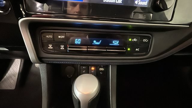 Used 2018 Toyota Corolla XSE FWD image 21