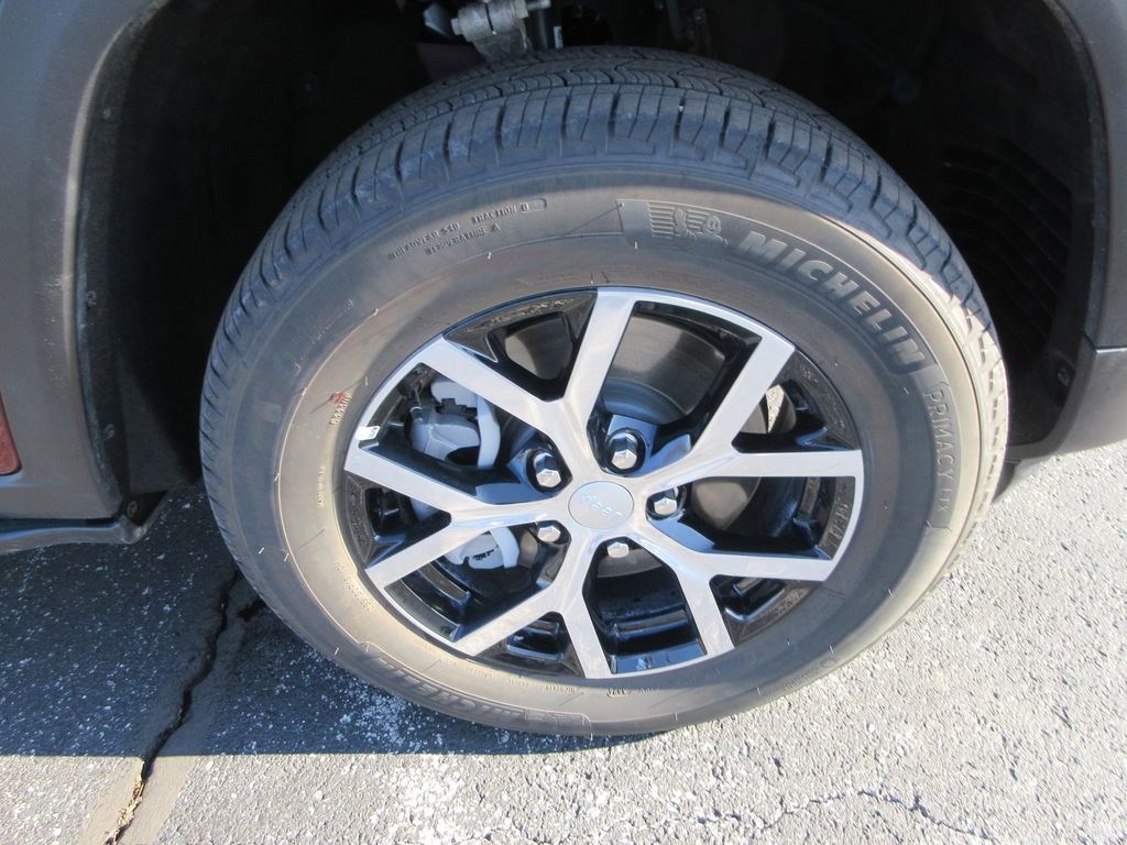 Used 2025 Jeep Grand Cherokee L Limited w/ Trailer Tow Package image 9