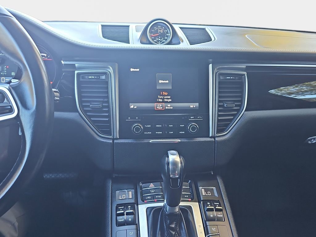 Used 2017 Porsche Macan Turbo AWD/4WD image 23