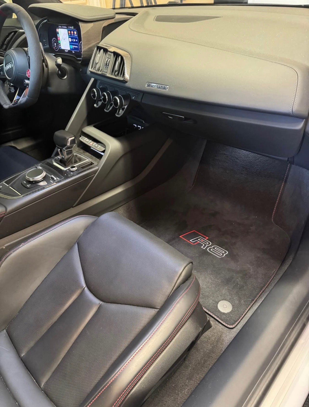 Used 2018 Audi R8 V10 plus w/ Full Leather Package image 18