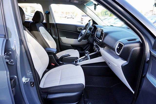 Certified 2026 Hyundai Venue SEL FWD image 11