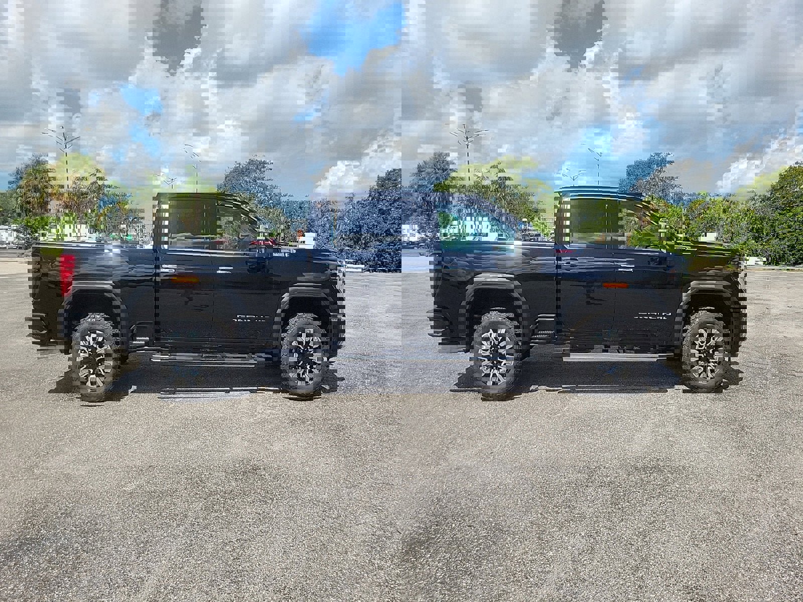 New 2026 GMC Sierra 2500 Denali w/ Denali Reserve Package image 4