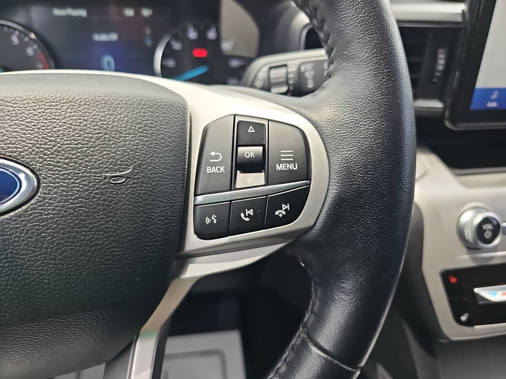 Used 2022 Ford Explorer XLT w/ Equipment Group 202A AWD/4WD image 18