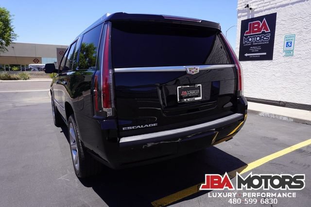 Used 2018 Cadillac Escalade Premium Luxury AWD/4WD image 53