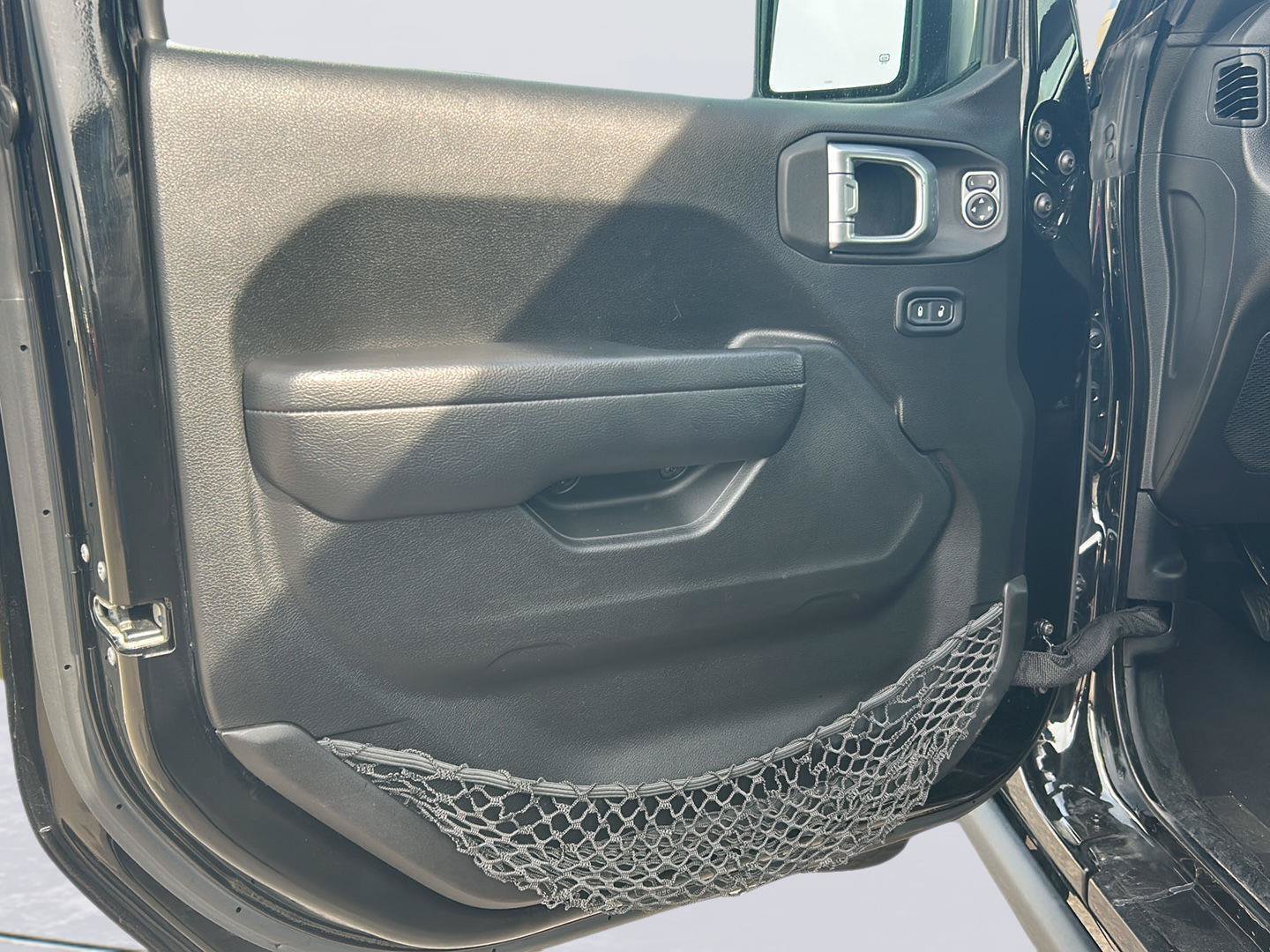 Used 2022 Jeep Gladiator Sport AWD/4WD image 9