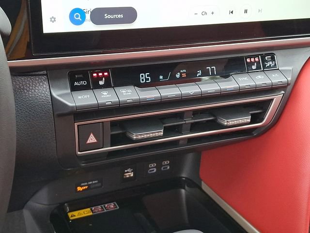 Used 2025 Toyota Camry XSE image 18