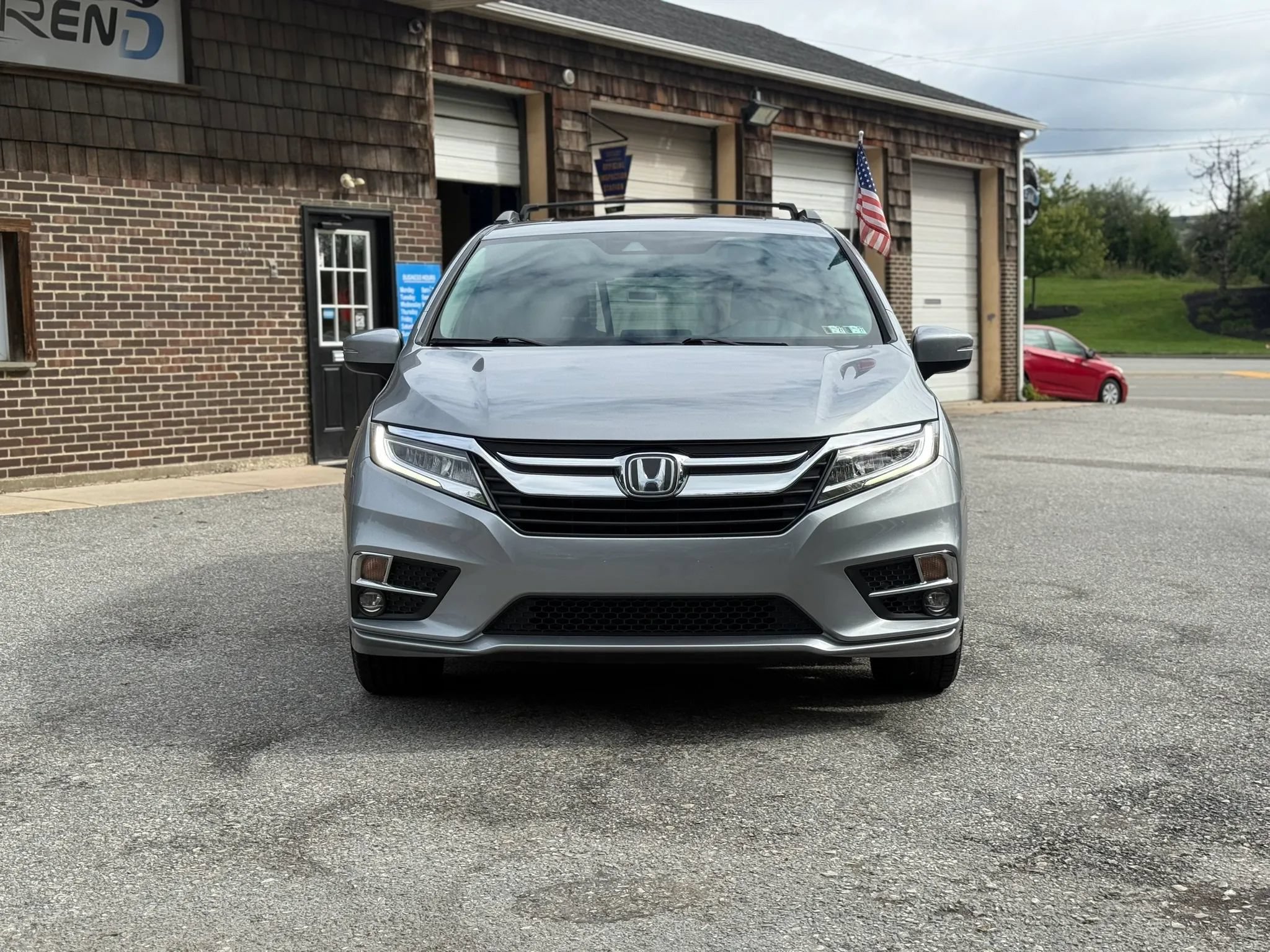 Used 2018 Honda Odyssey Touring image 2