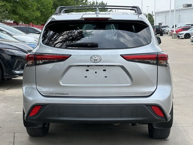 Used 2020 Toyota Highlander LE AWD/4WD image 5