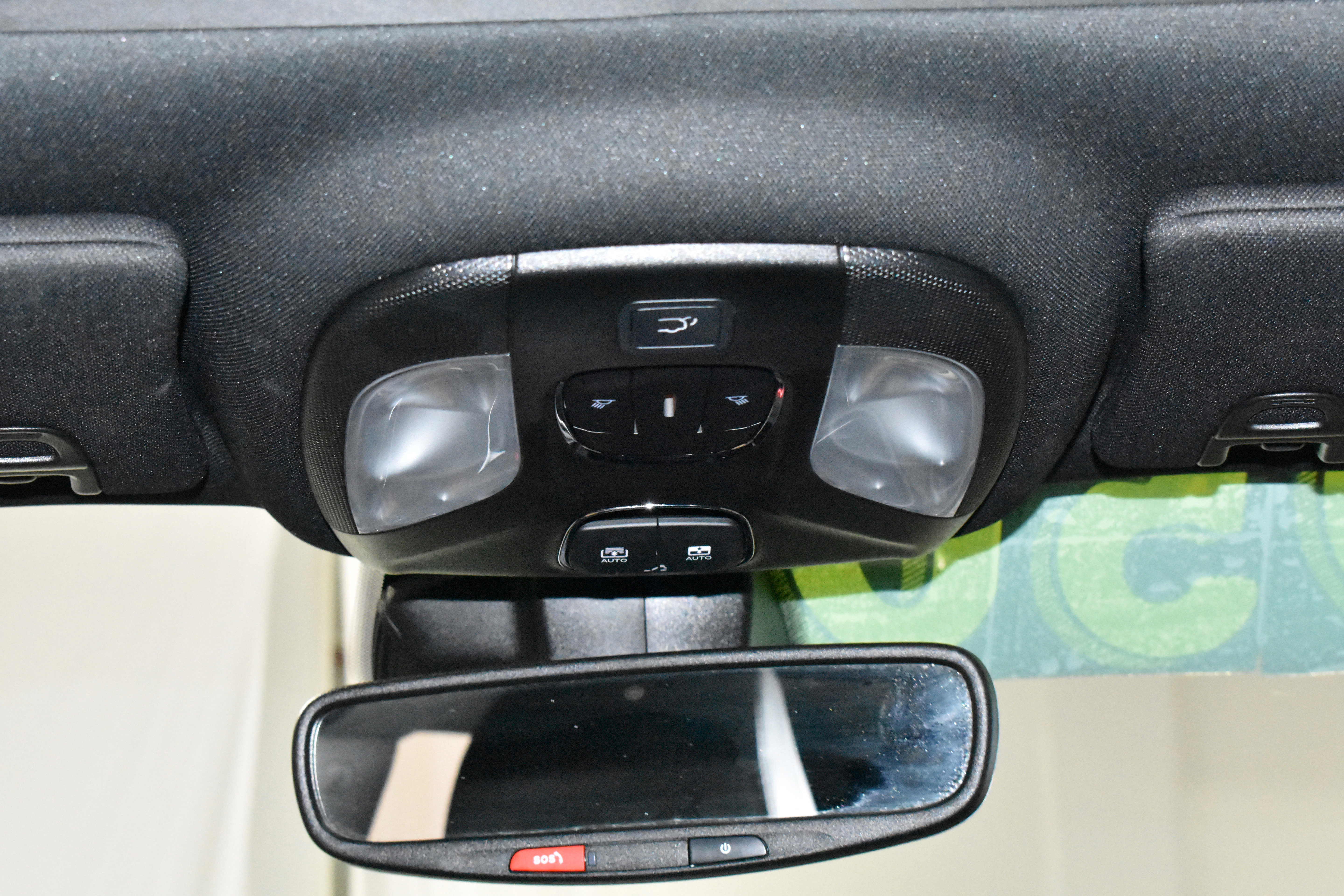 Used 2025 Jeep Compass Trailhawk w/ Trailhawk Elite Group image 32