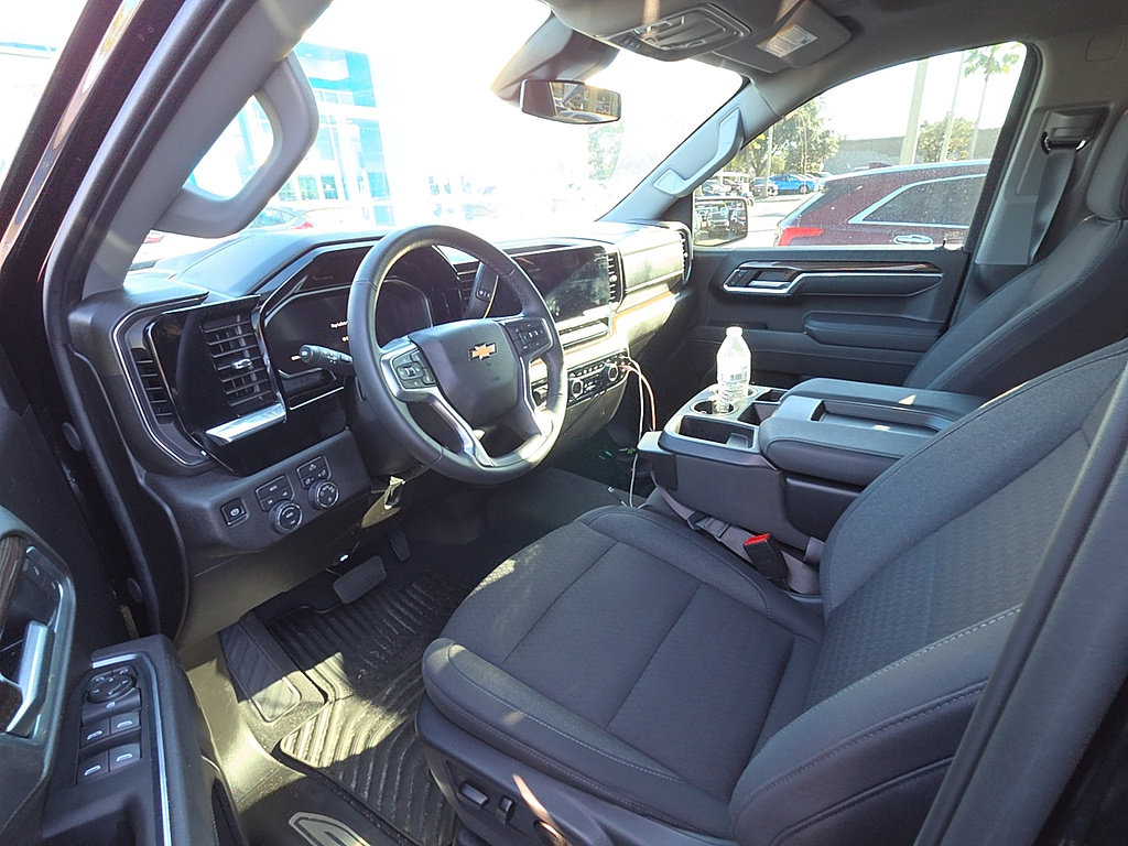 Used 2026 Chevrolet Silverado 1500 LT AWD/4WD image 2