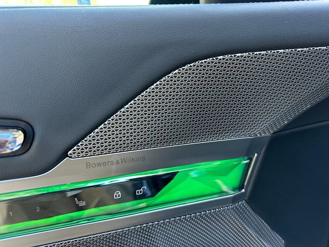 Used 2023 BMW 740i w/ Parking Assistance Package image 18