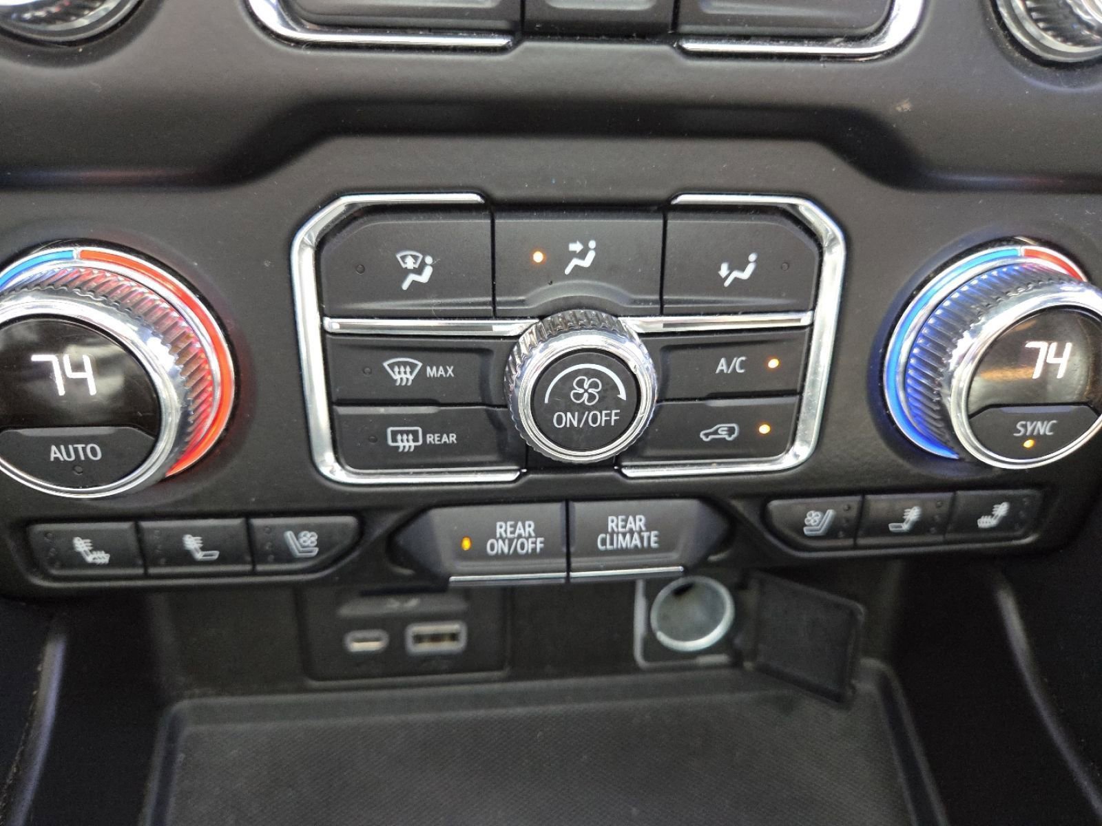 Used 2021 GMC Yukon AT4 w/ Technology Package image 34