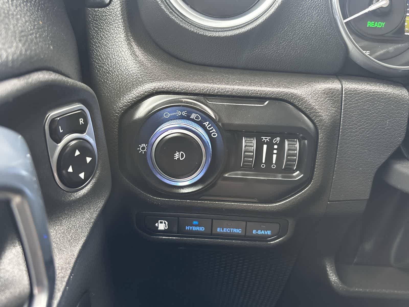 Used 2022 Jeep Wrangler Unlimited Rubicon 4xe w/ Cold Weather Group AWD/4WD image 16