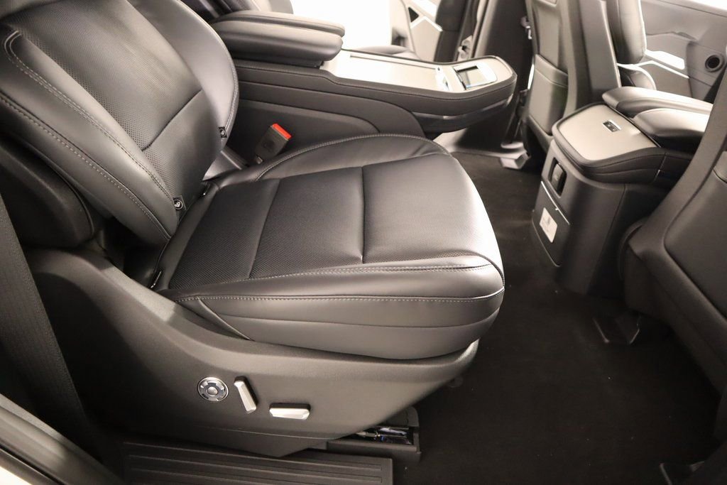 New 2025 Lincoln Navigator Reserve w/ Jet Appearance Package image 16