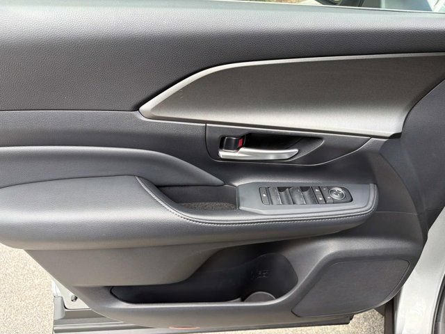 Certified 2025 Toyota Grand Highlander FWD image 7