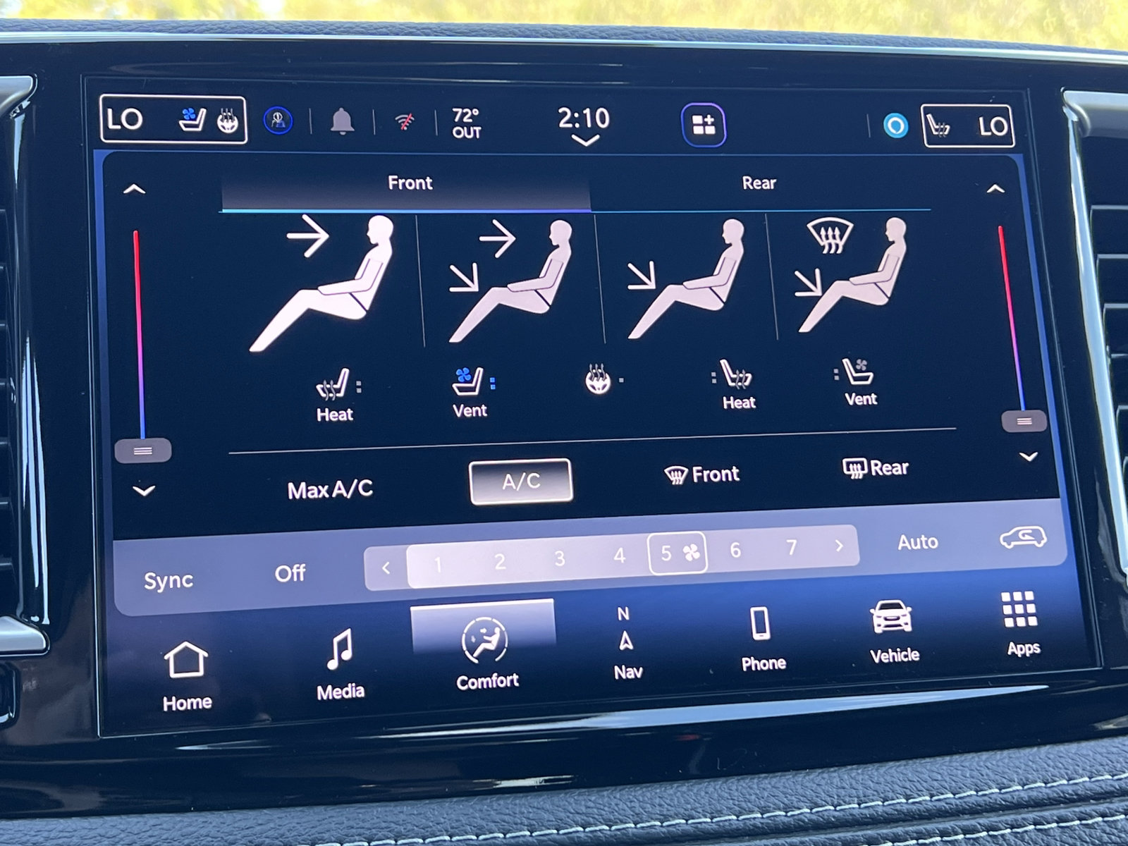 New 2027 Chrysler Pacifica Limited AWD/4WD image 24