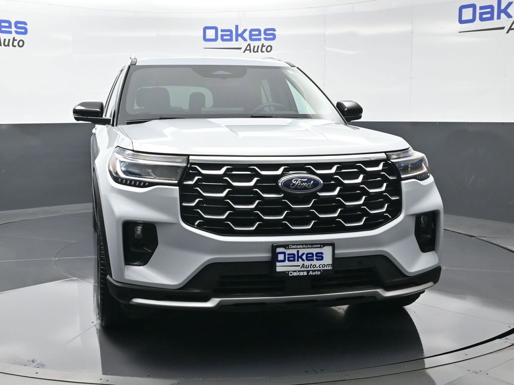Used 2025 Ford Explorer Platinum w/ LUX Leather Package image 3