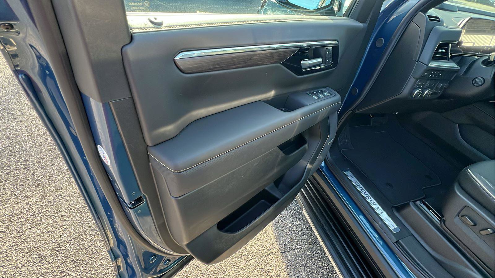 New 2026 Chevrolet Suburban Premier w/ Sun And Tow Package image 11