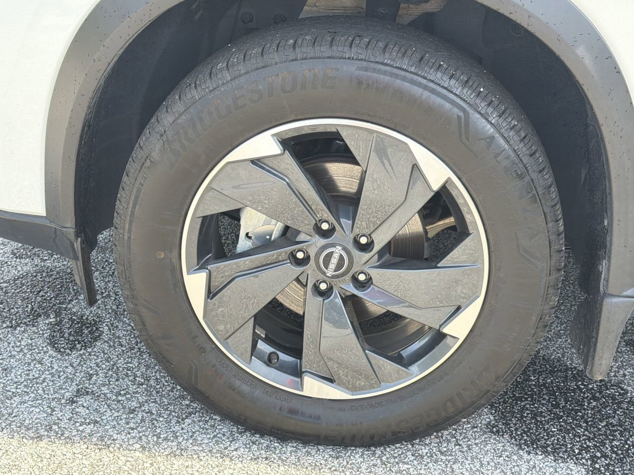 Certified 2024 Nissan Rogue SV w/ SV Premium Package FWD image 32