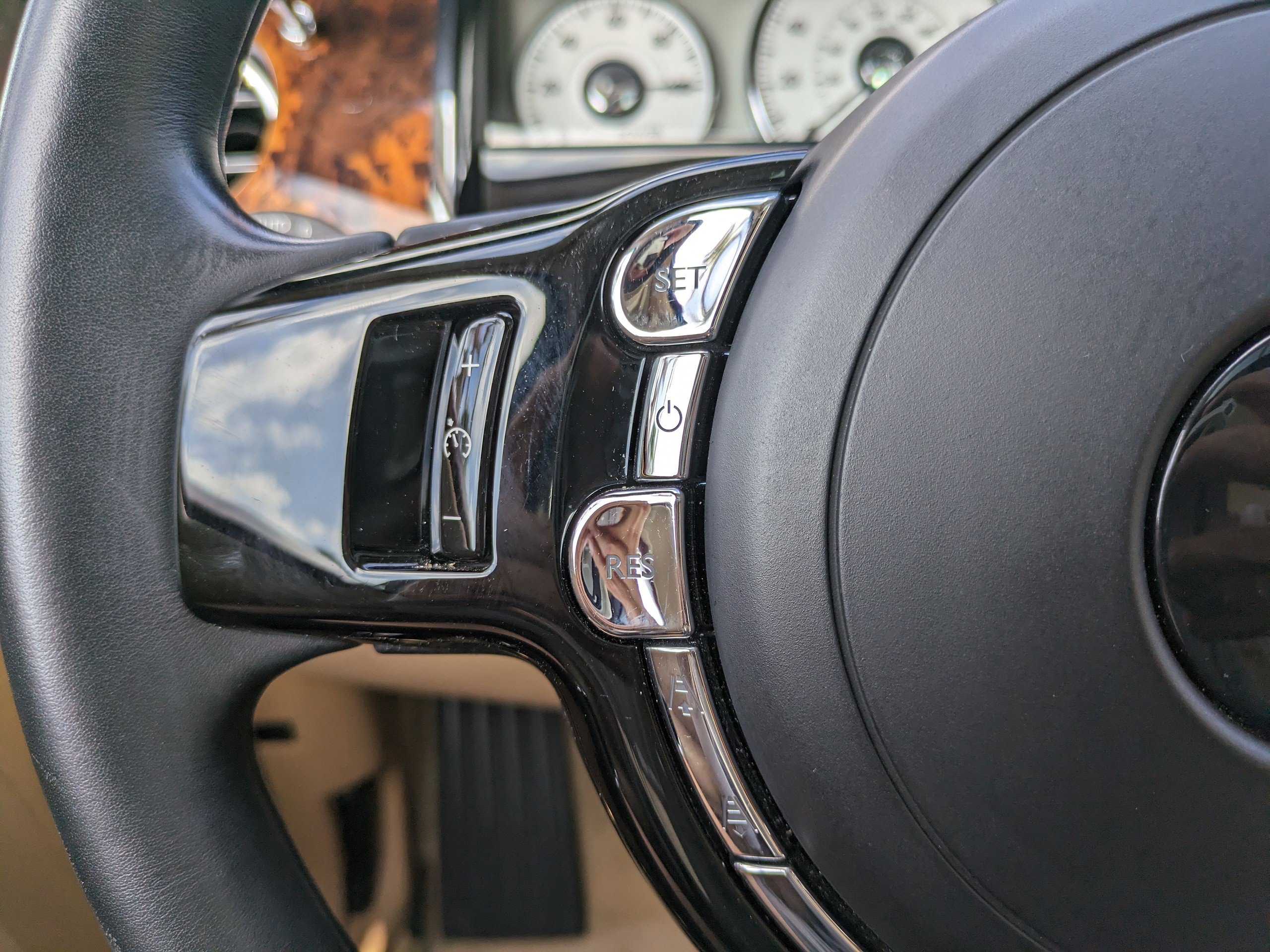 Used 2010 Rolls-Royce Ghost image 25