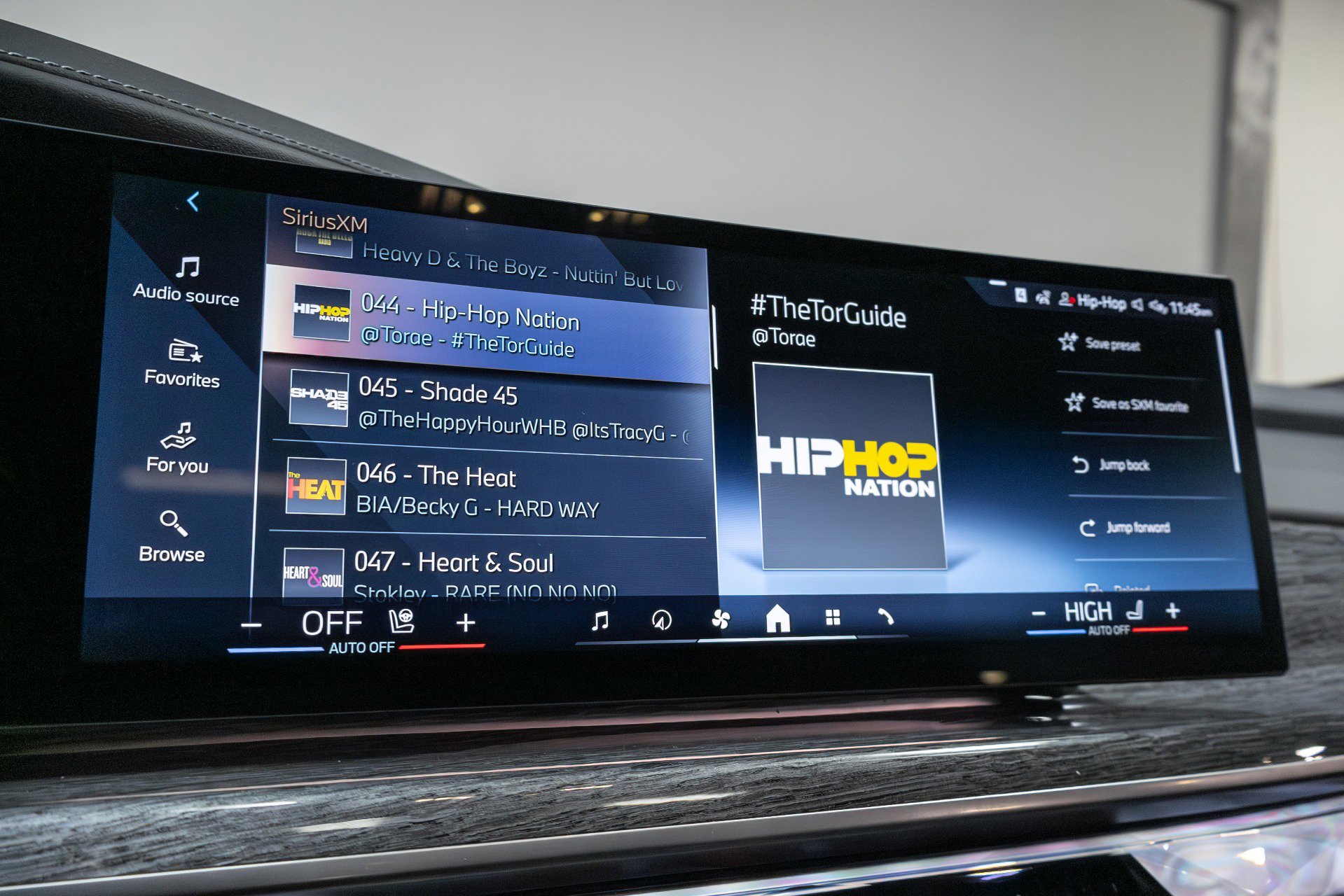 Used 2023 BMW 760i xDrive w/ Executive Package image 47