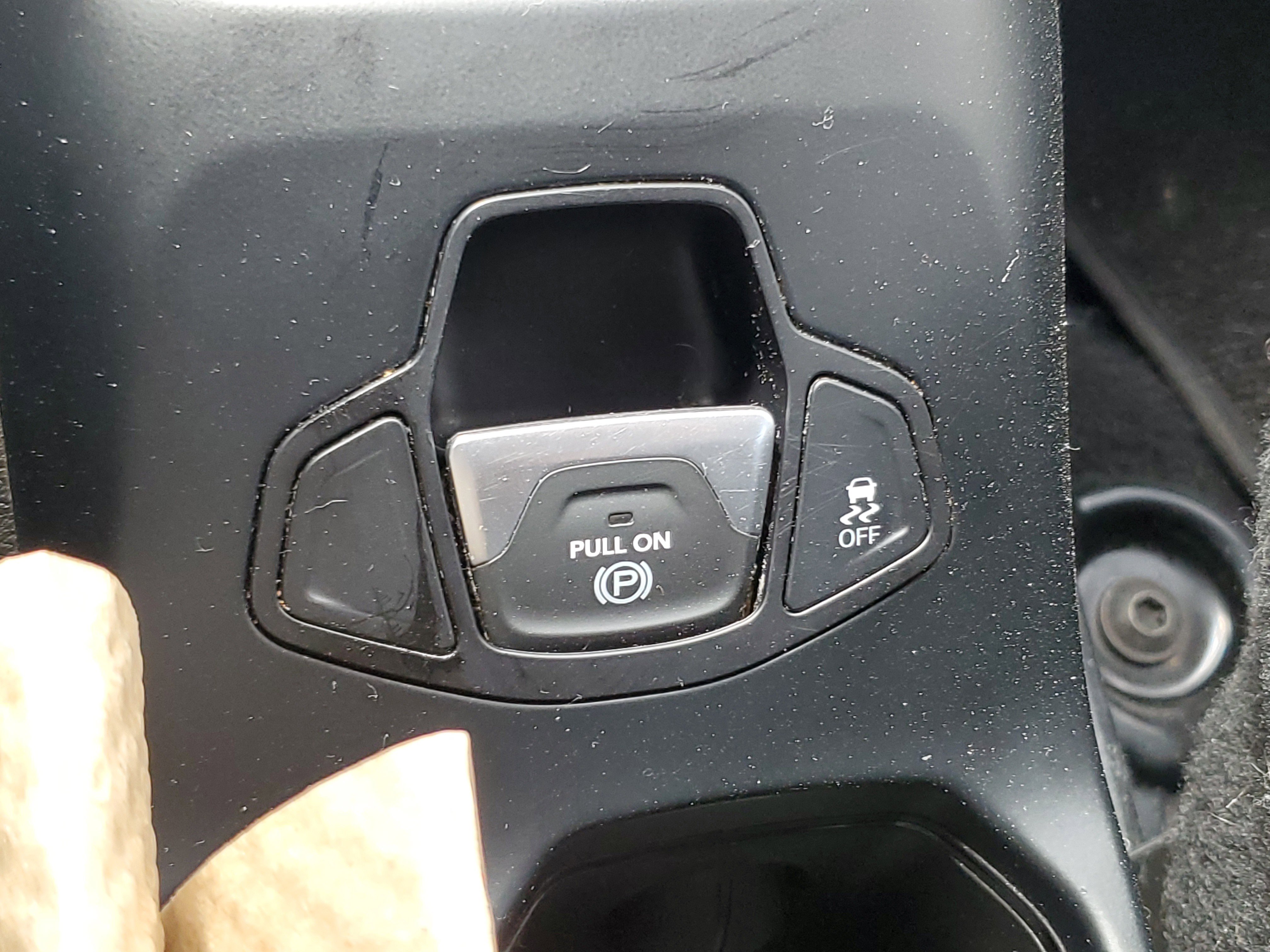 Used 2018 Jeep Renegade Latitude FWD image 30