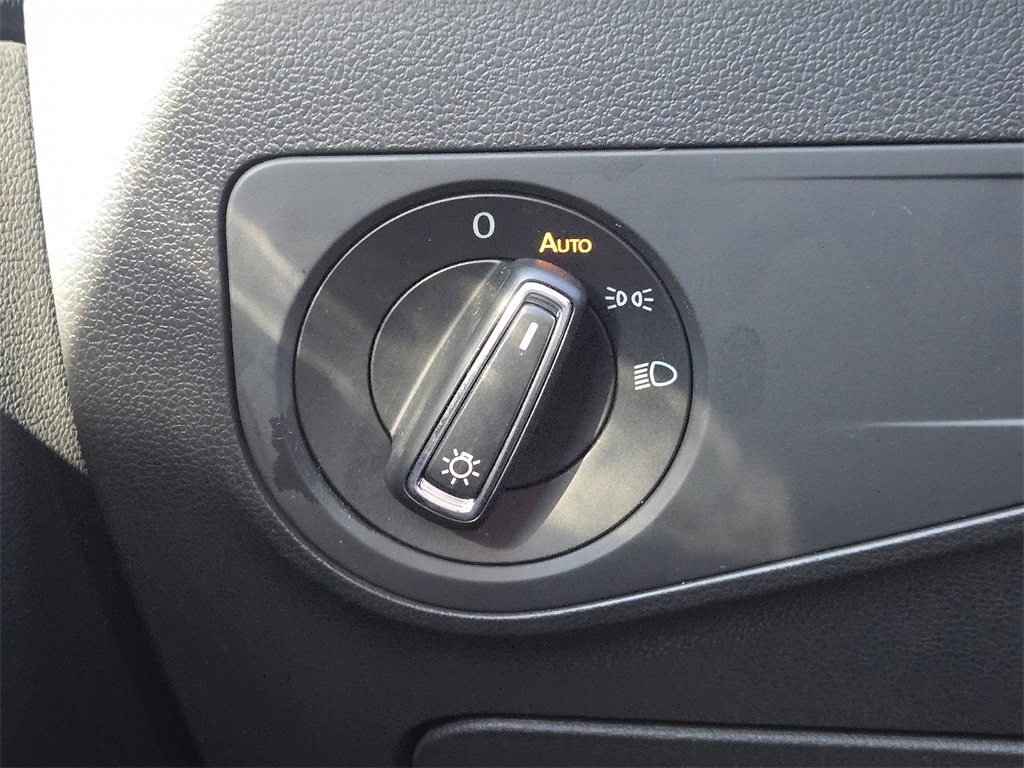 Used 2019 Volkswagen Tiguan SE image 23