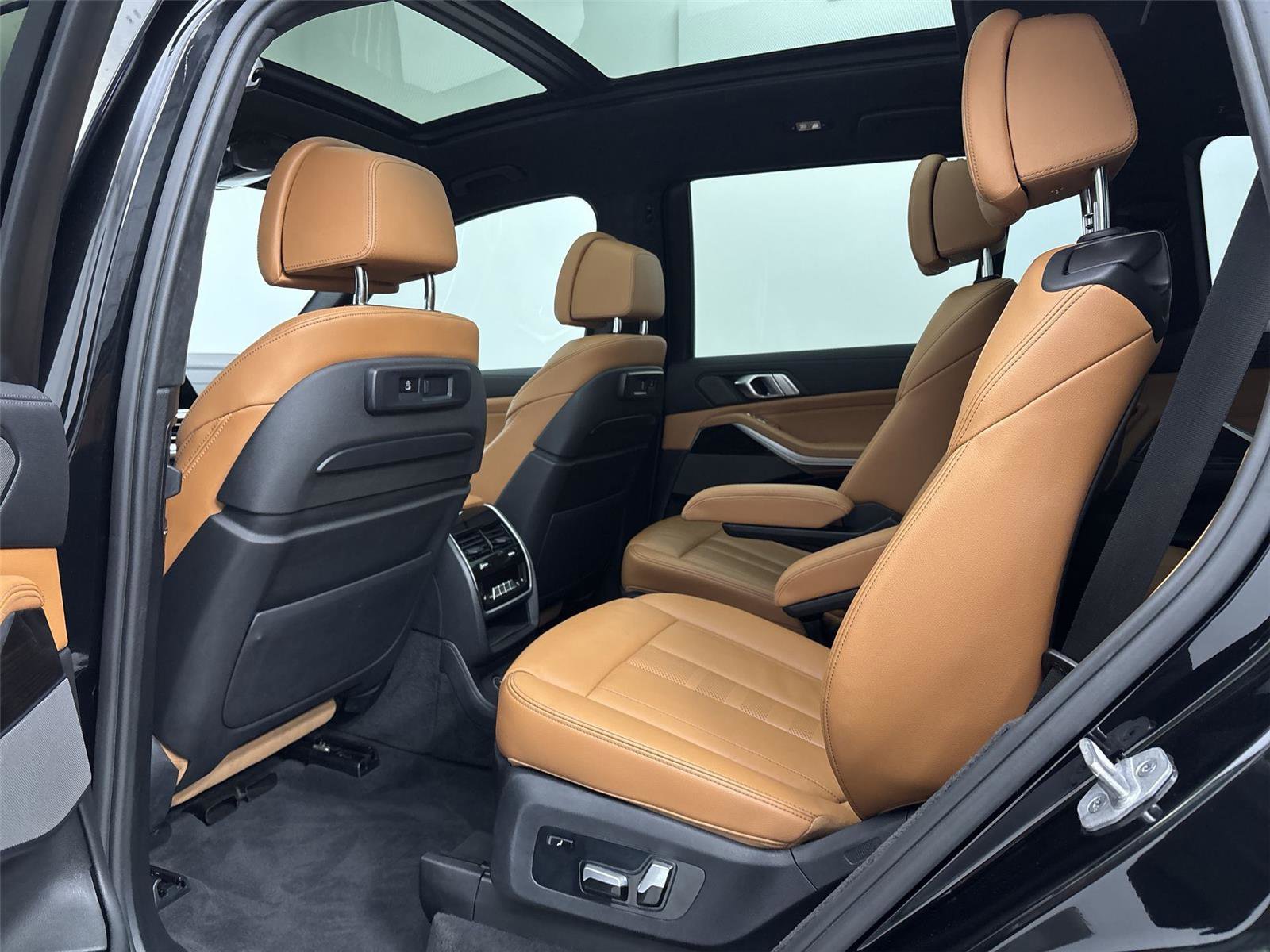 Used 2021 BMW X7 M50i AWD/4WD image 29