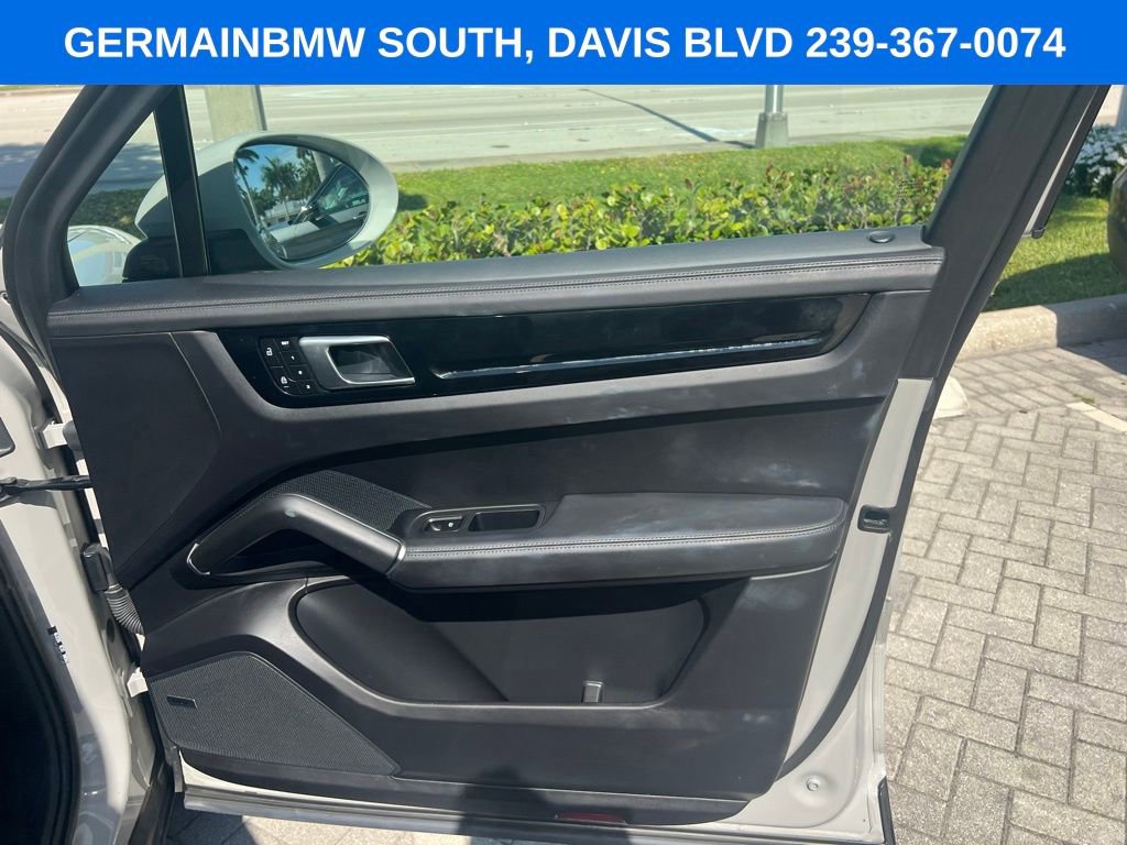 Used 2023 Porsche Cayenne AWD/4WD image 30