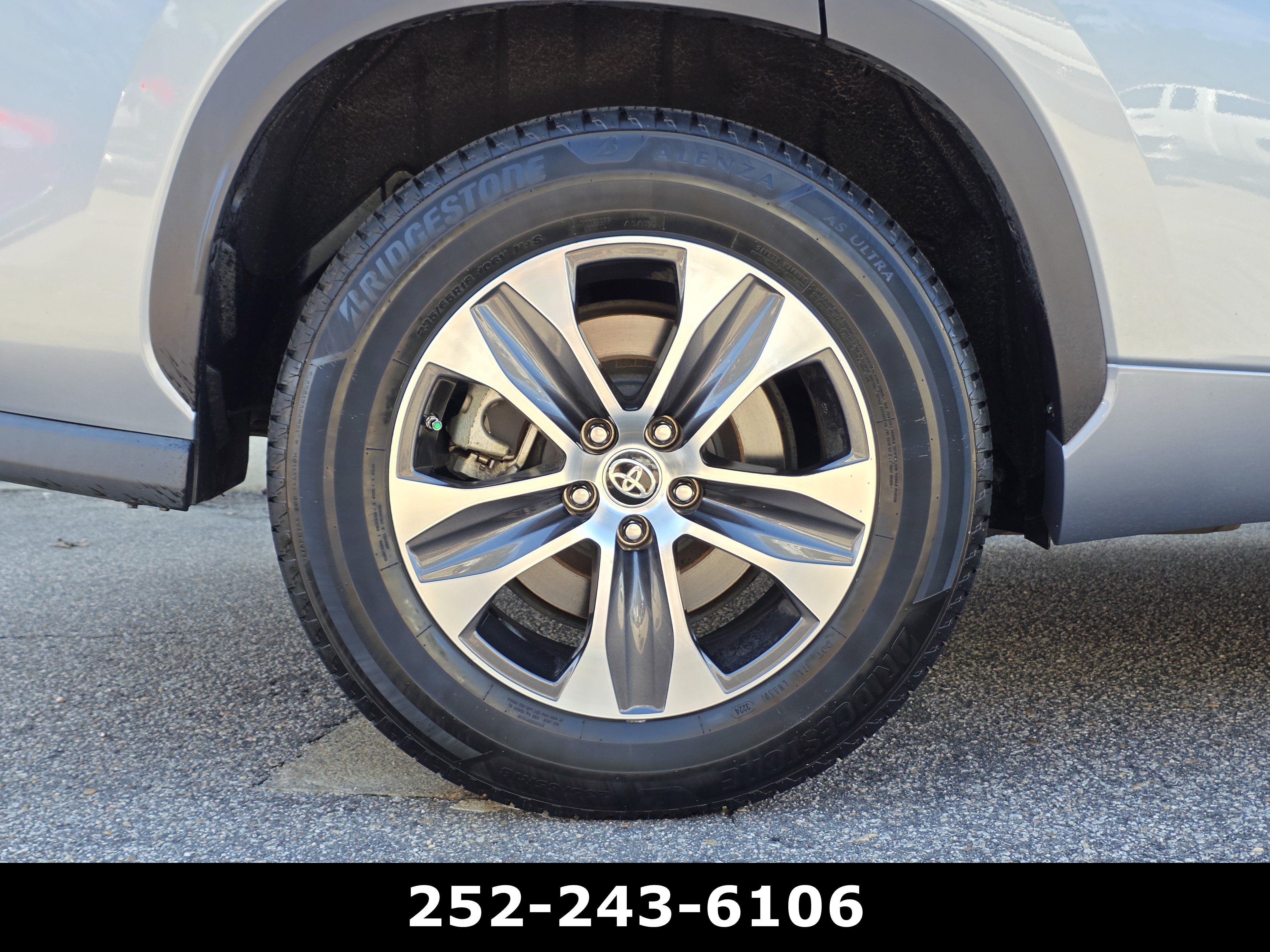 Used 2021 Toyota Highlander XLE image 48