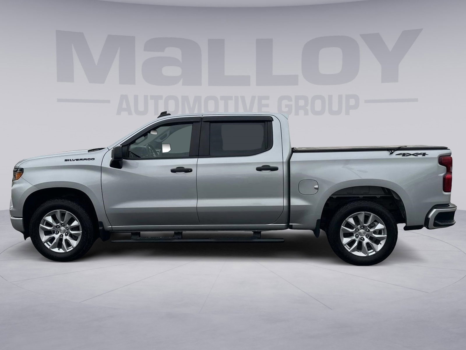 Used 2022 Chevrolet Silverado 1500 Custom image 2