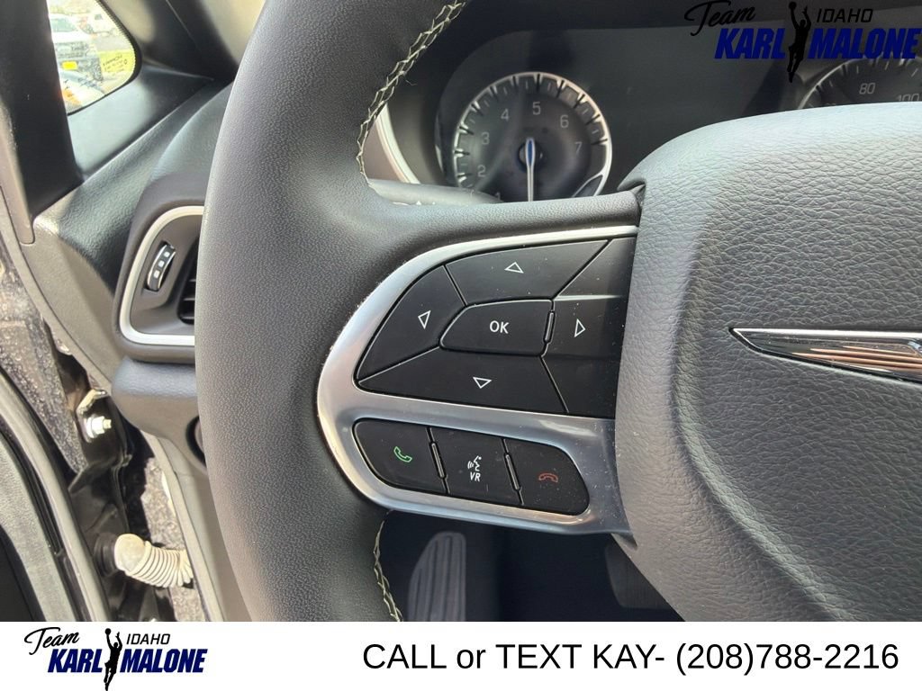 Used 2025 Chrysler Pacifica Select FWD image 32