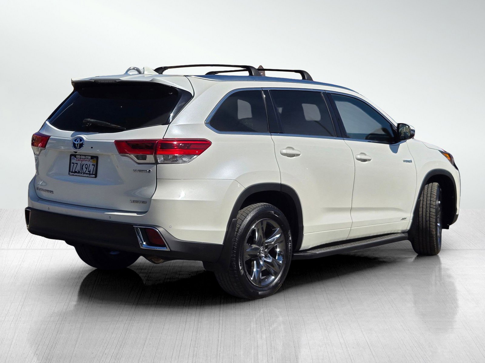 Used 2017 Toyota Highlander Limited Platinum w/ Carpet Mat Package image 4