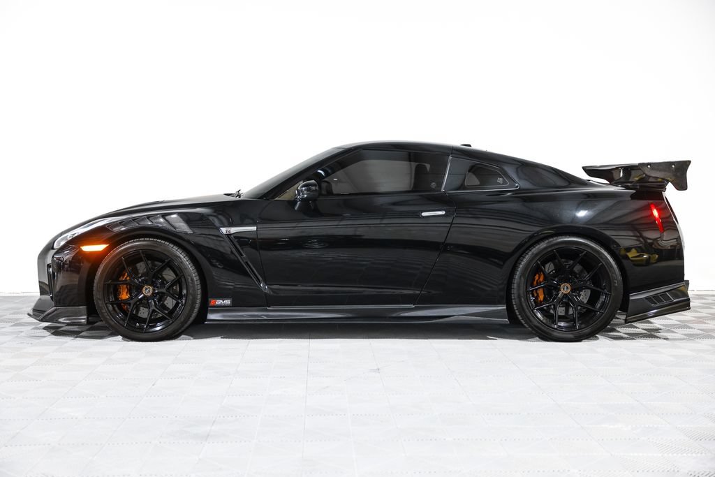 Used 2017 Nissan GT-R Premium AWD/4WD image 17