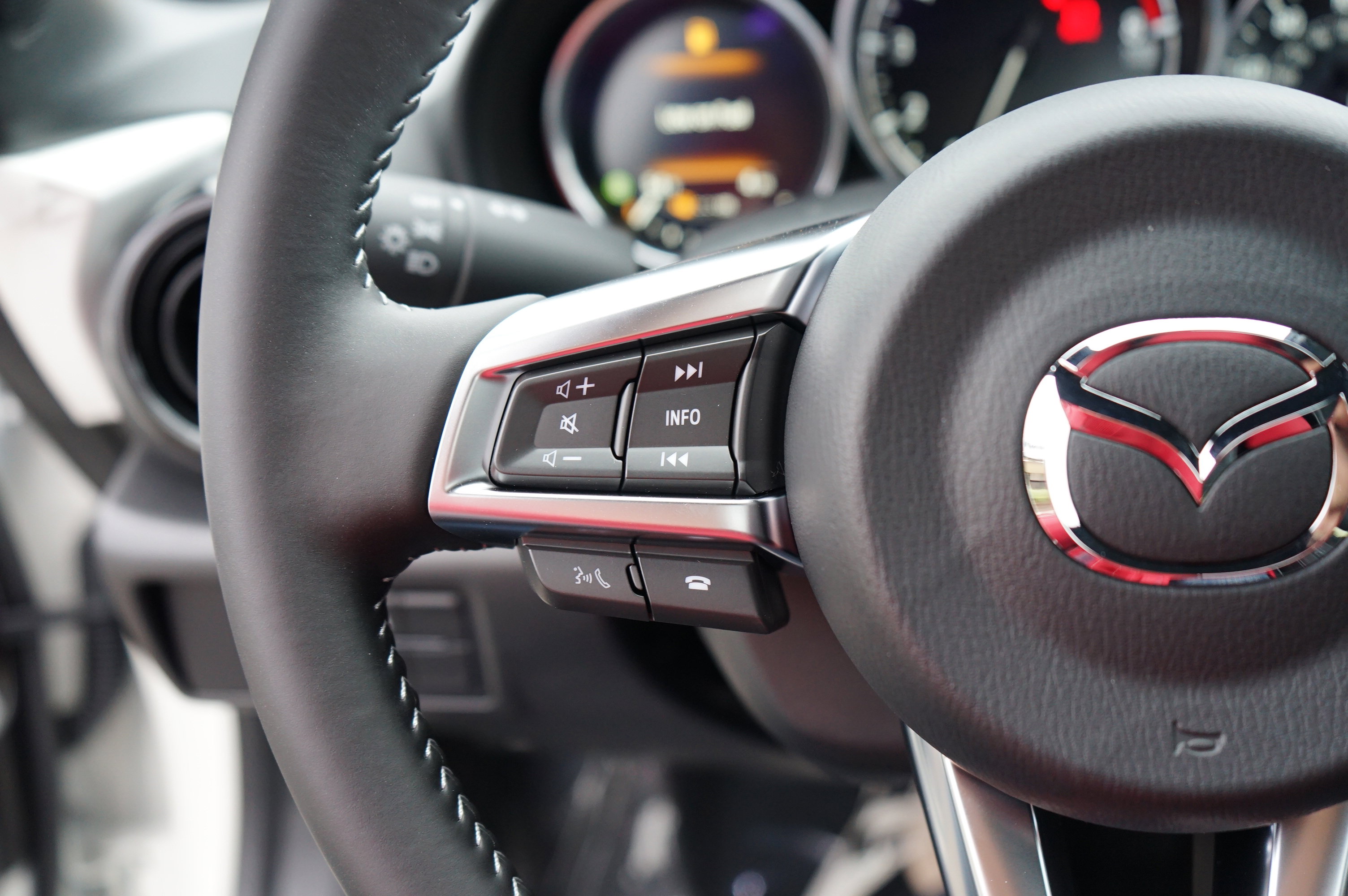 New 2025 MAZDA MX-5 Miata RF Club image 25