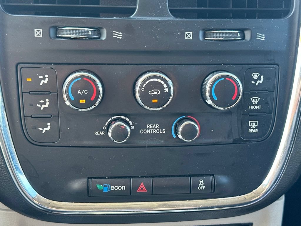 Used 2015 Dodge Grand Caravan SXT w/ Rear Park Assist Package FWD image 25