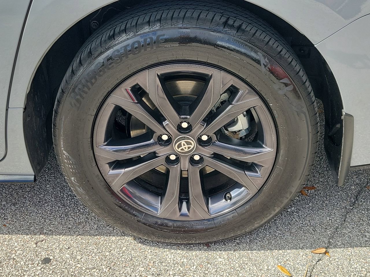 Used 2025 Toyota Sienna XSE w/ XSE Plus Package image 5