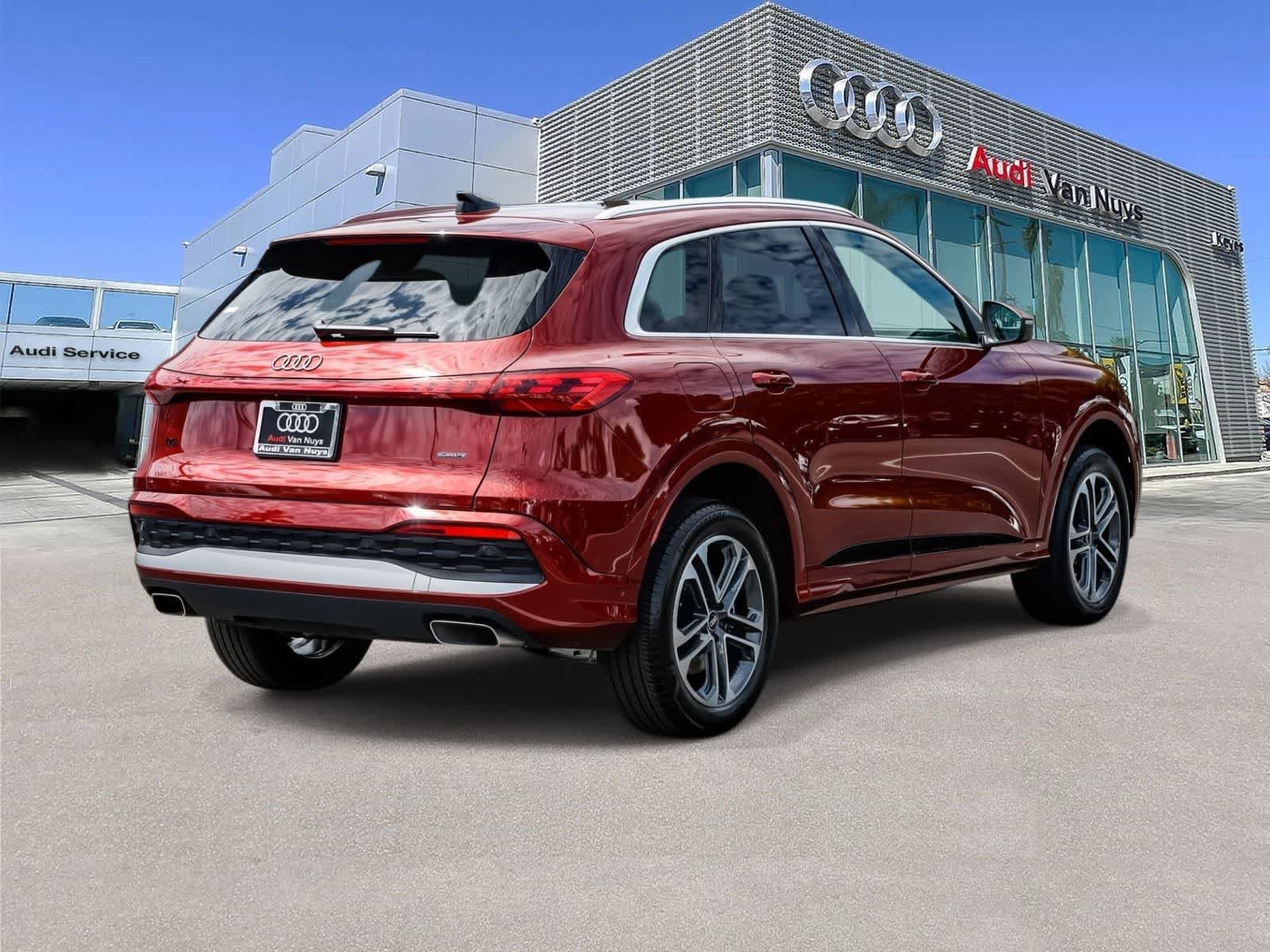 Used 2025 Audi Q5 Premium w/ Convenience Package AWD/4WD image 4