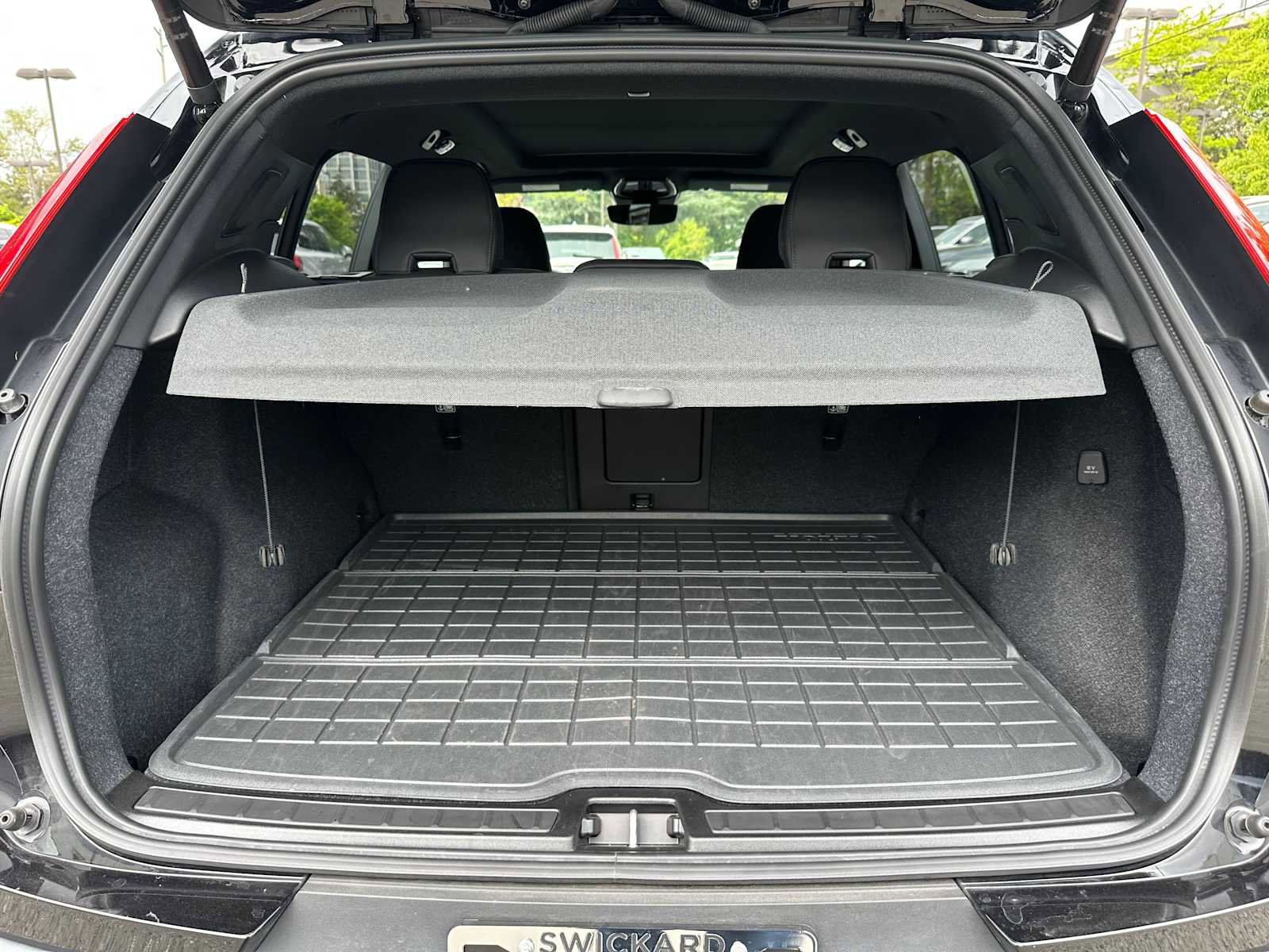 Certified 2023 Volvo XC40 B5 Plus w/ Protection Package Premier AWD/4WD image 14