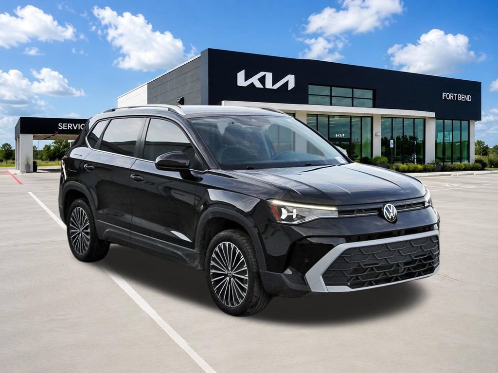 Used 2025 Volkswagen Taos SE FWD image 3
